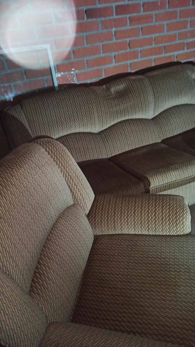 Urge vender!!!sofá y 2 sillones.