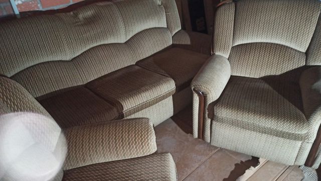 Urge vender!!!sofá y 2 sillones.