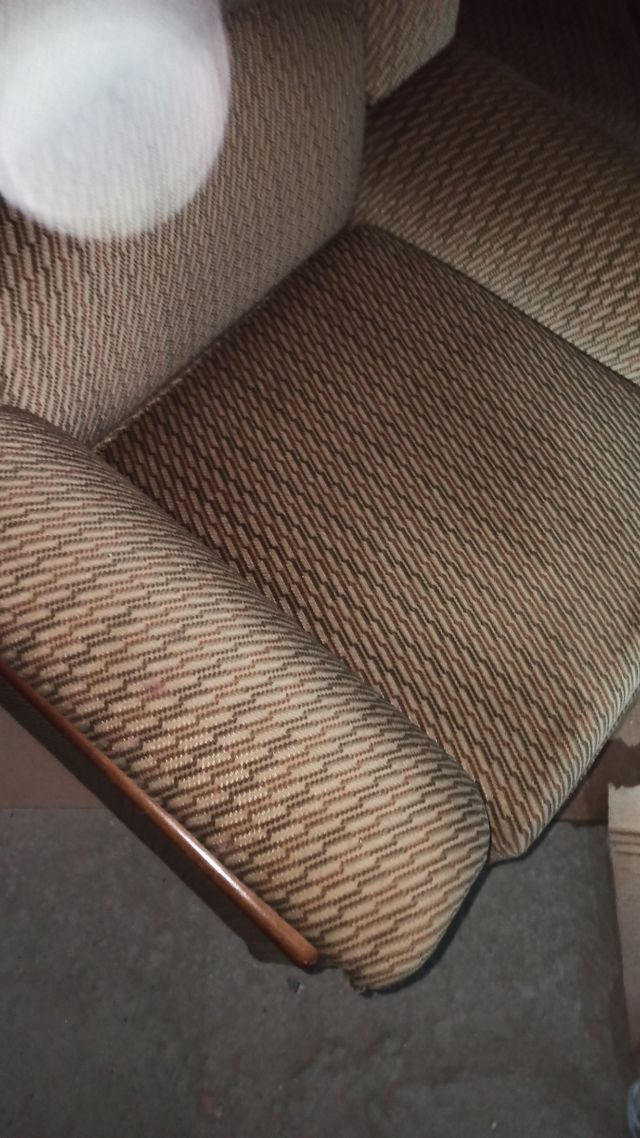 Urge vender!!!sofá y 2 sillones.