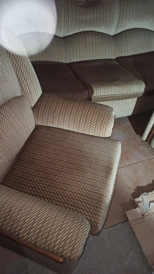 Urge vender!!!sofá y 2 sillones.