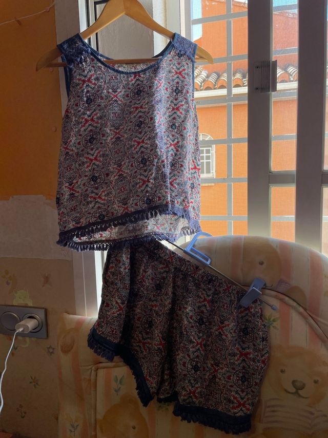 Conjunto top y shorts-bordado azul, rojo