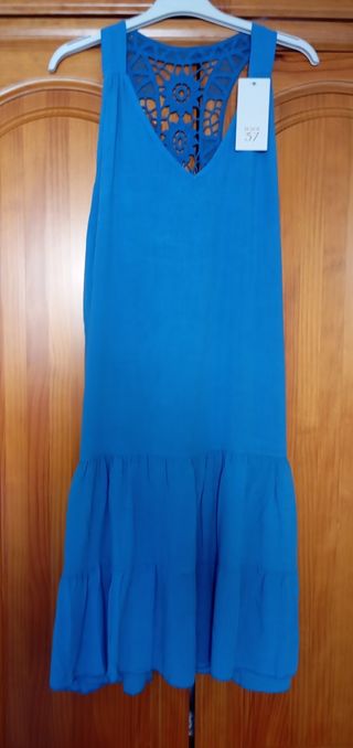 Vestido azul verano con volantes y encaje 