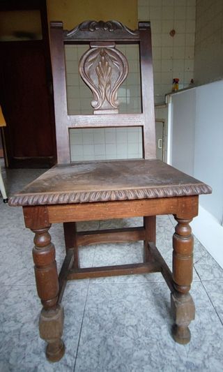 Silla antigua madera tallada