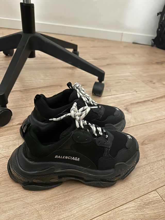 Balenciaga Triple S - Negras - Talla 38
