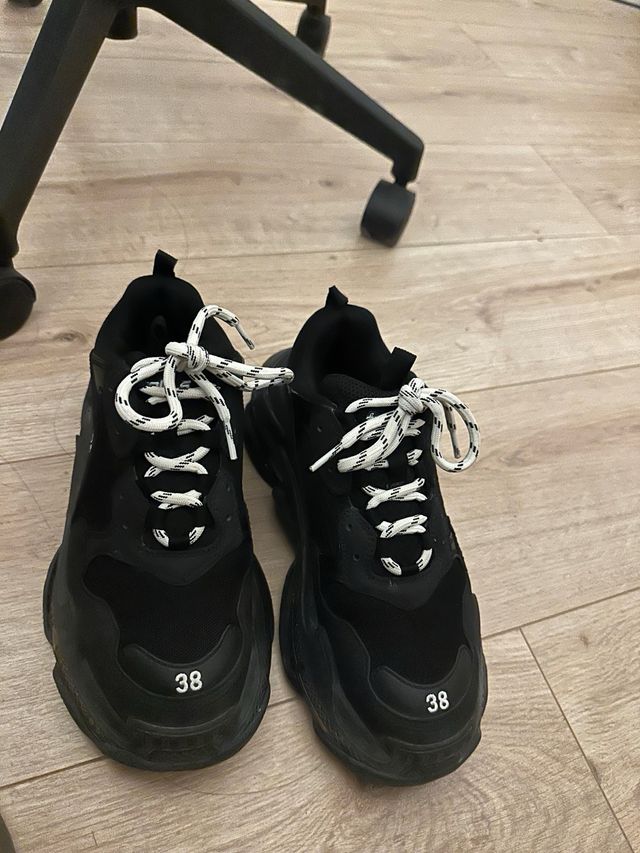 Balenciaga Triple S - Negras - Talla 38