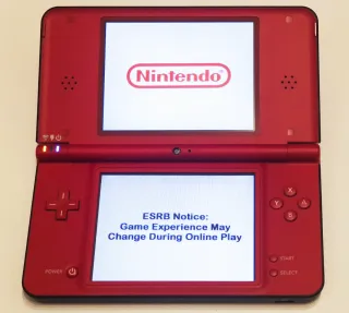 Nintendo DSi XL roja - 25 aniversario Super Mario