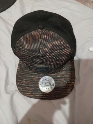 Gorra negra camuflaje