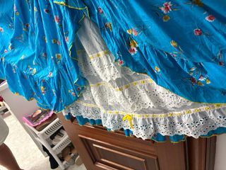 Bata rociera azul estampada