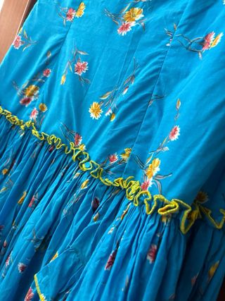 Bata rociera azul estampada