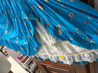 Bata rociera azul estampada