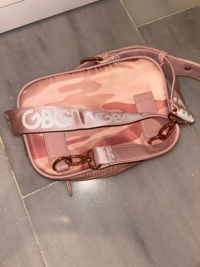 Bolso GUESS rosa estampado