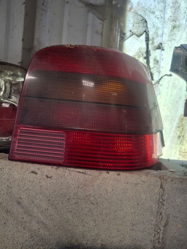 Piloto trasero VW Golf IV