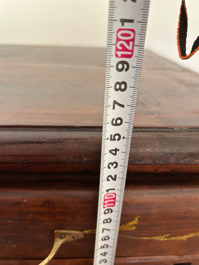 Cómoda antigua alfonsina madera maciza  4 cajones 