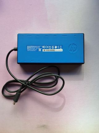 Base HP Docking USB-C + Cable de alimentación.
