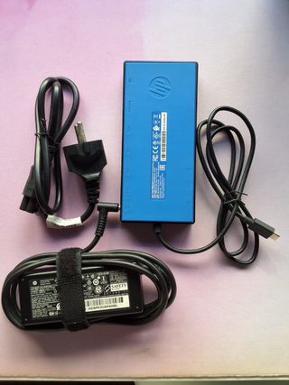 Base HP Docking USB-C + Cable de alimentación.