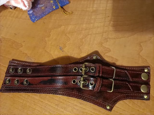 Brazalete cuero marrón con hebilla nueva