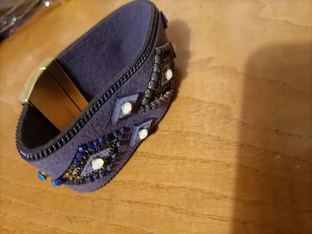 Pulsera con pedrería y cierre de seguridad nueva