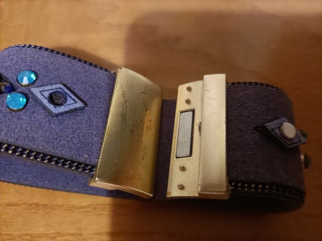 Pulsera con pedrería y cierre de seguridad nueva