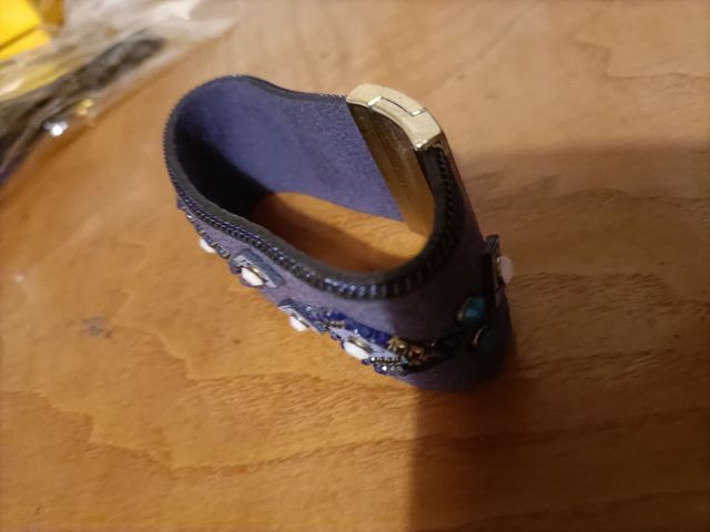 Pulsera con pedrería y cierre de seguridad nueva