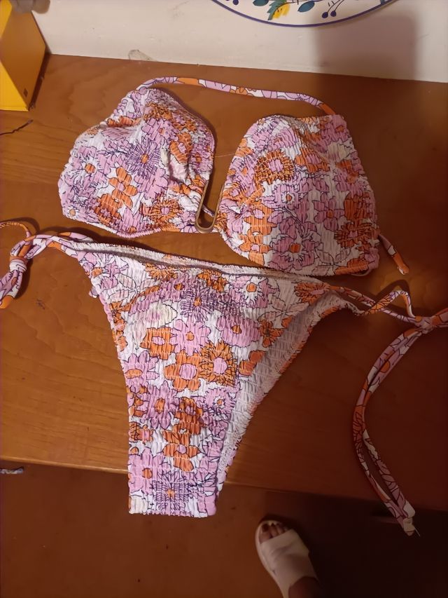 Bikini floral talla L nuevo