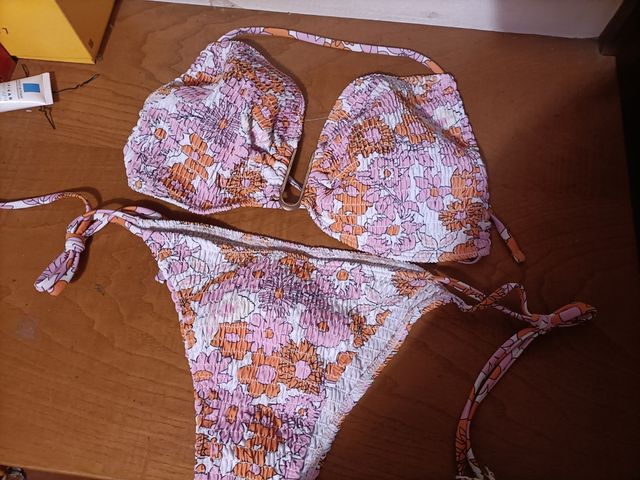 Bikini floral talla L nuevo