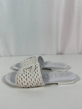 Sandalias Chanel blancas talla 36