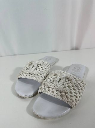 Sandalias Chanel blancas talla 36