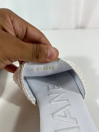 Sandalias Chanel blancas talla 36