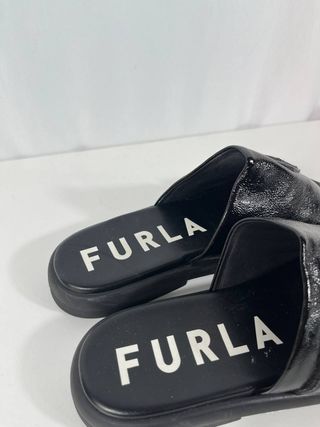 Sandalias negras Furla