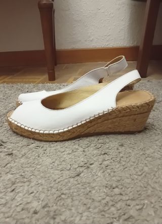 Sandalias cuña blancas