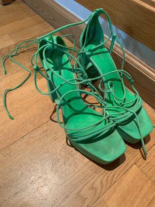 Tacones Stradivarius verdes