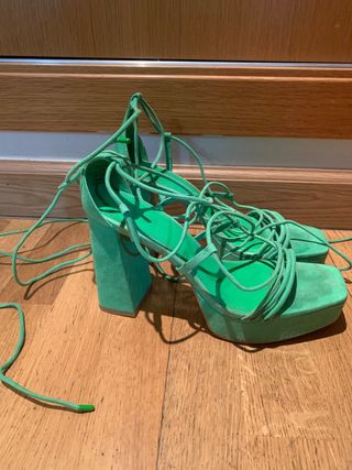 Tacones Stradivarius verdes