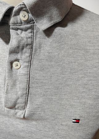 Polo Tommy Hilfiger gris talla S