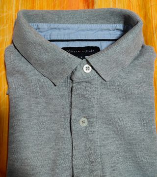 Polo Tommy Hilfiger gris talla S