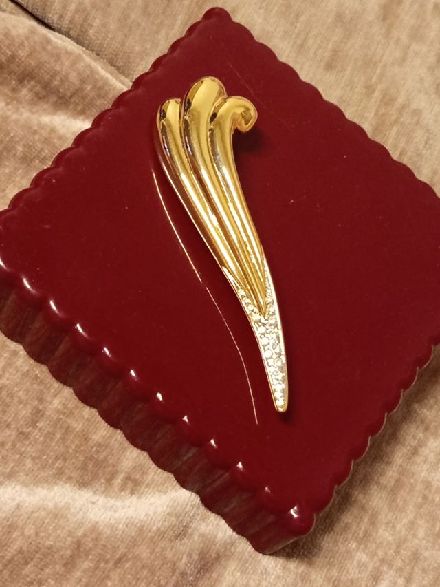 Spilla dorata con zirconi