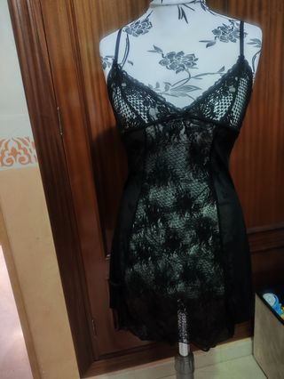 Camisón negro lencero flores lazo
