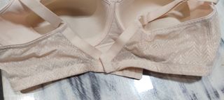 Sujetadores  beige en perfecto estado 