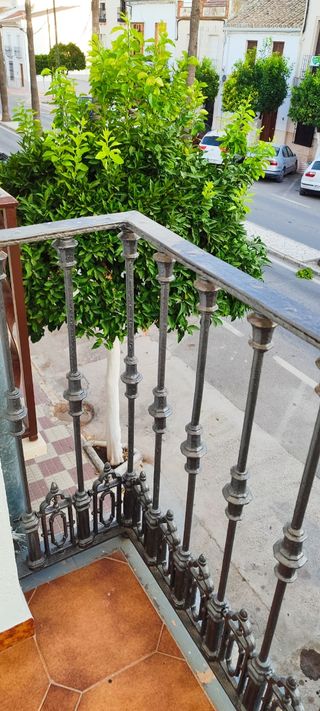 Reja antigua hierro macizo (100+ años) para balcón