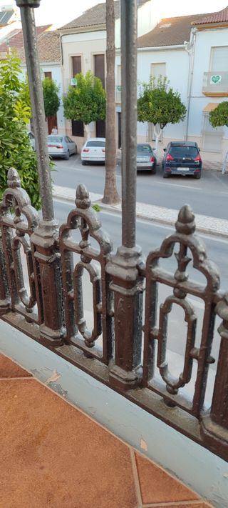 Reja antigua hierro macizo (100+ años) para balcón