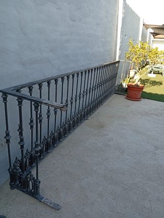 Reja antigua hierro macizo (100+ años) para balcón