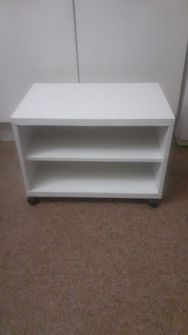 Estanteria blanca de madera