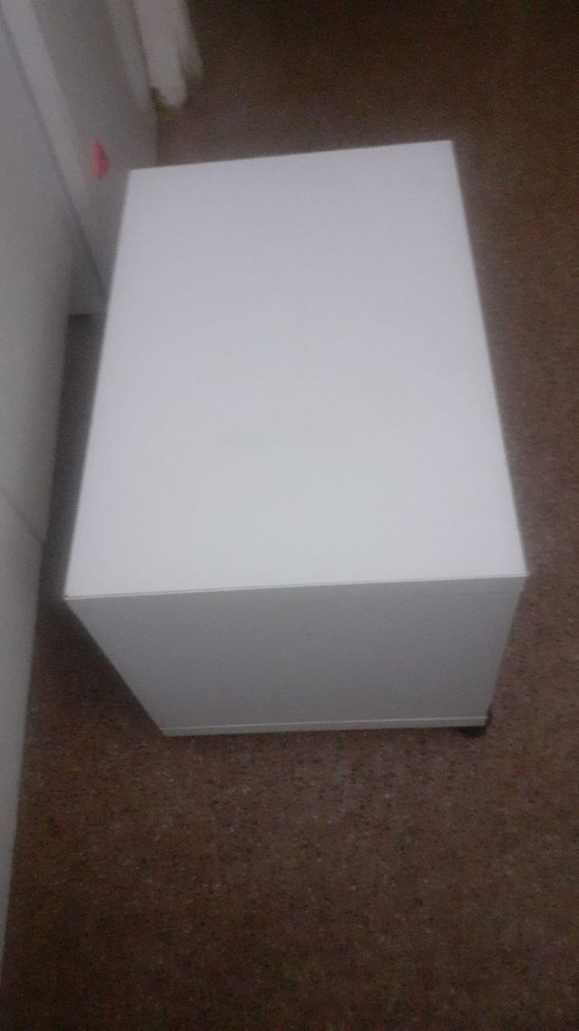 Estanteria blanca de madera