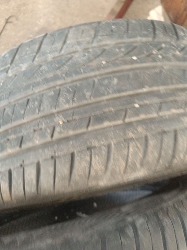 4 Neumáticos usados