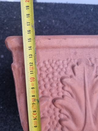 Porta piante antico in terracotta