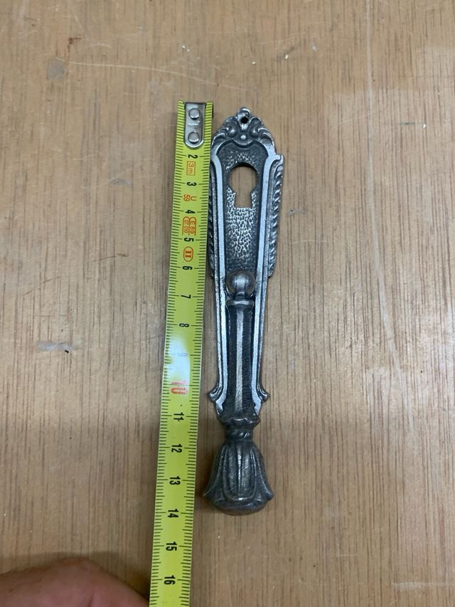 Tirador antiguo para mueble, pomo bocallave