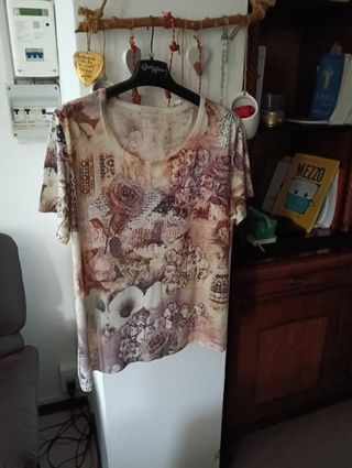Maglietta estiva fiori beige-marrone