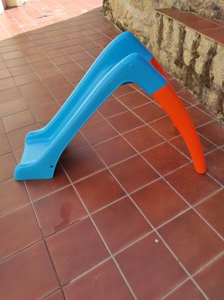 Tobogán infantil azul y naranja