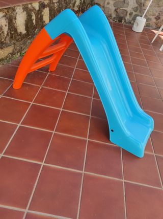 Tobogán infantil azul y naranja