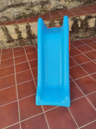 Tobogán infantil azul y naranja