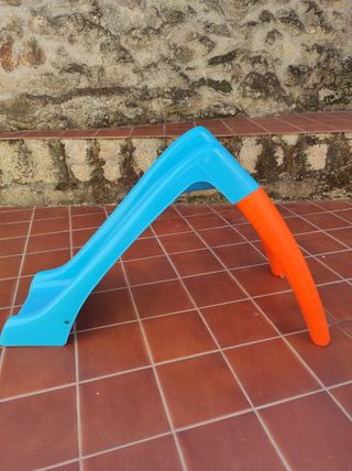 Tobogán infantil azul y naranja
